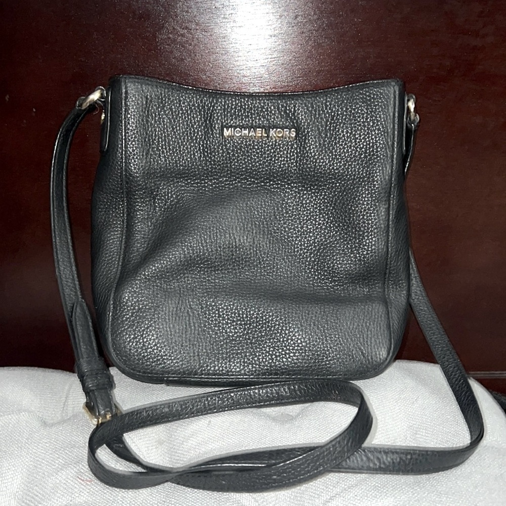 Black Michael Kors Crossbody!